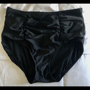 NWOT RUCHED TORRID SWIM BOTTOMS